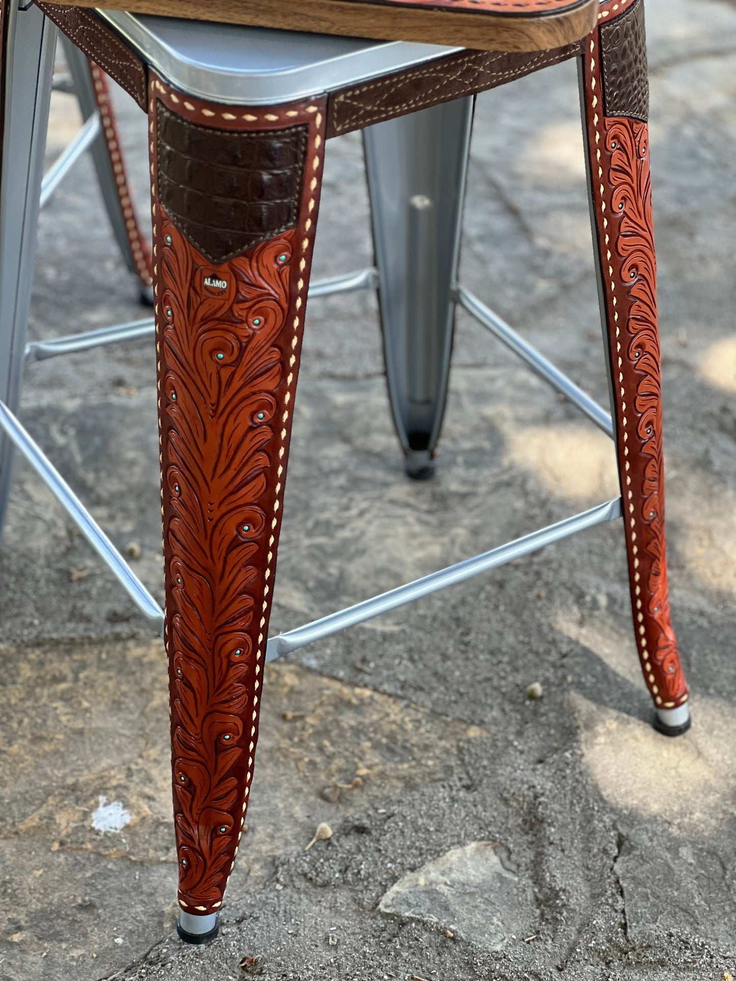 (STOCK) SET OF 2 26" THE CHCOLATE PAISLEY GATOR w/ Tall Back in GUNMETAL